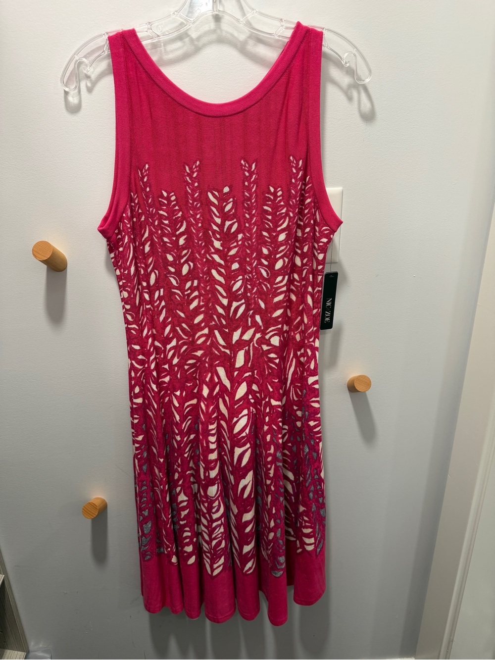 🌺 NIC+ZOE Leaf‑Cutout Sleeveless Dress – Size L
Retail $198 | New with Tags